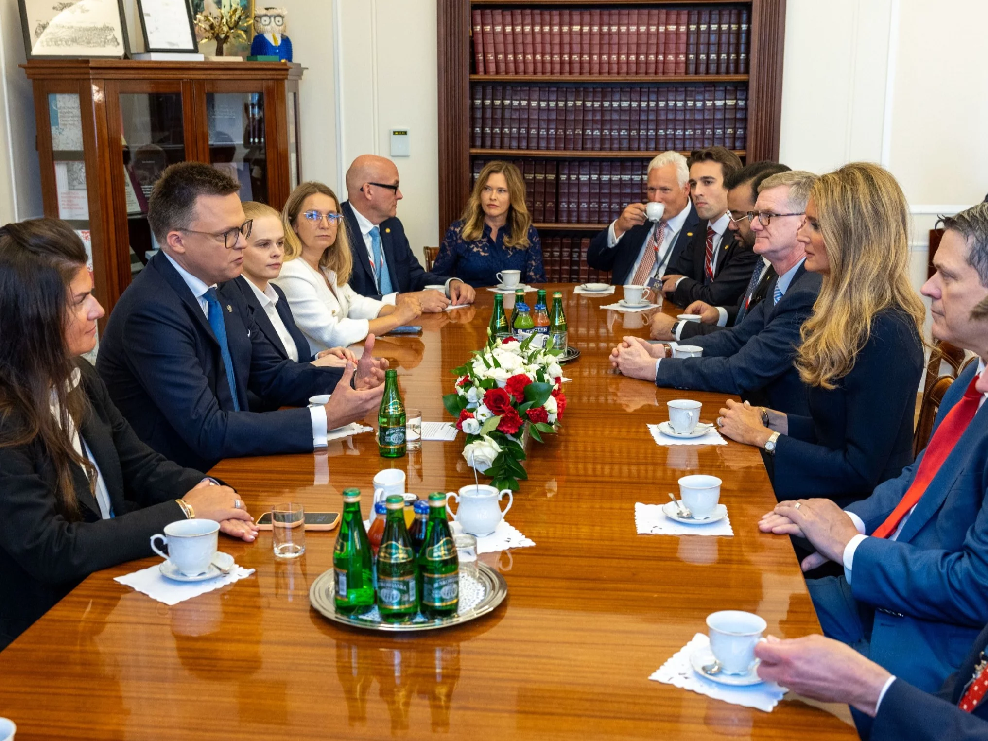 Zaprzysiężenie Nawrockiego. Hołownia spotkał się z delegacją Trumpa