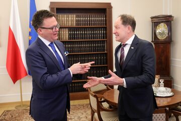 Marszałek Sejmu Szymon Hołownia i ambasador USA w Polsce Mark Brzezinski
