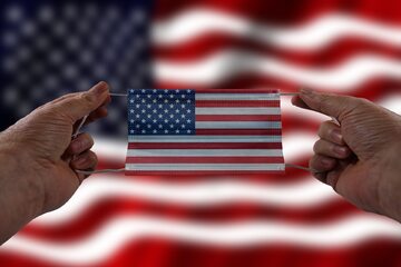 Maseczka w barwach USA, zdjęcie ilustracyjne