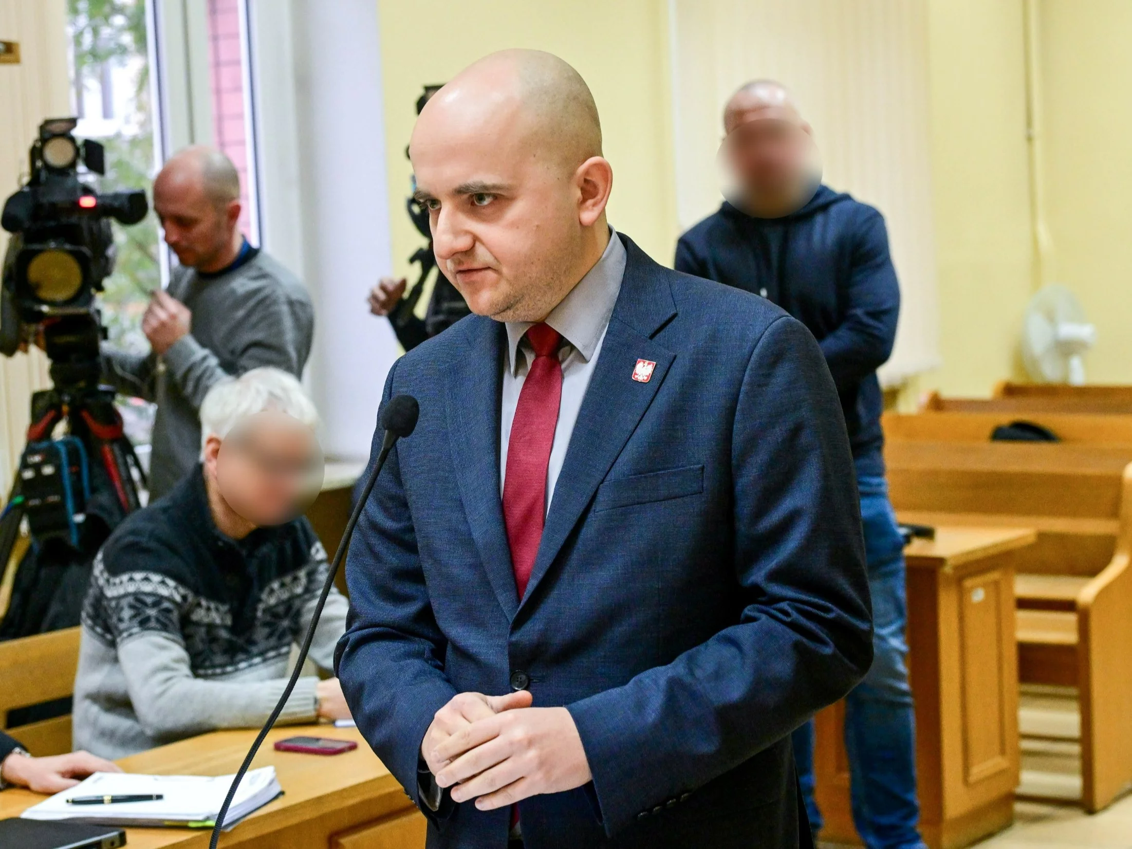 Poseł PiS Dariusz Matecki na sali Sądu Rejonowego Szczecin-Centrum