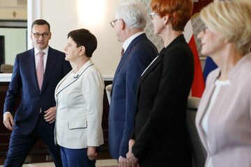 Mateusz Morawiecki i ministrowie na posiedzeniu rządu