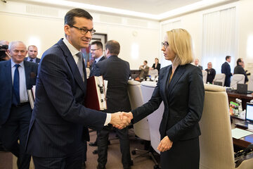 Mateusz Morawiecki i Teresa Czerwińska podczas posiedzenia rządu