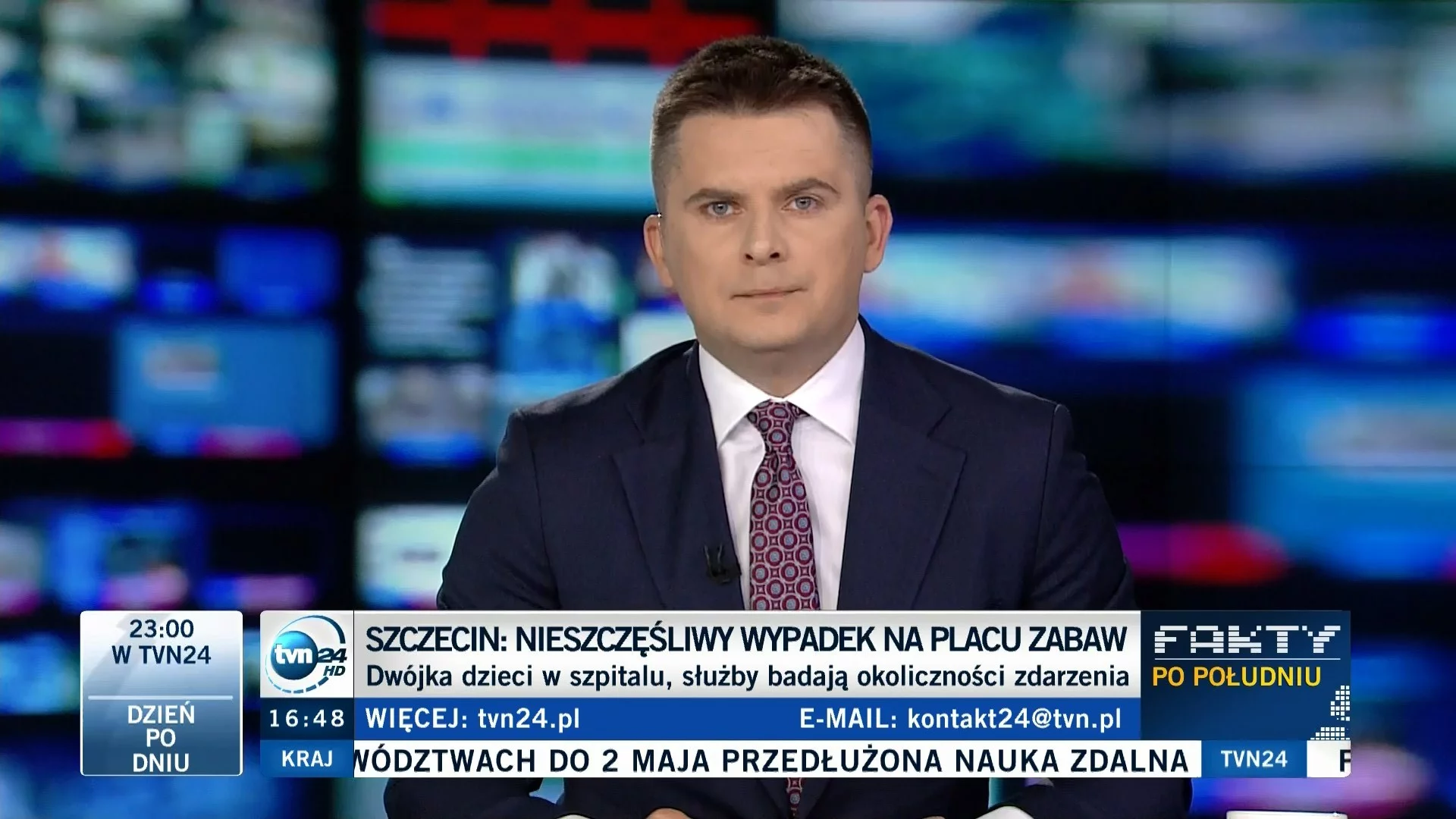 Dziennikarz Mateusz Walczak na antenie TVN24