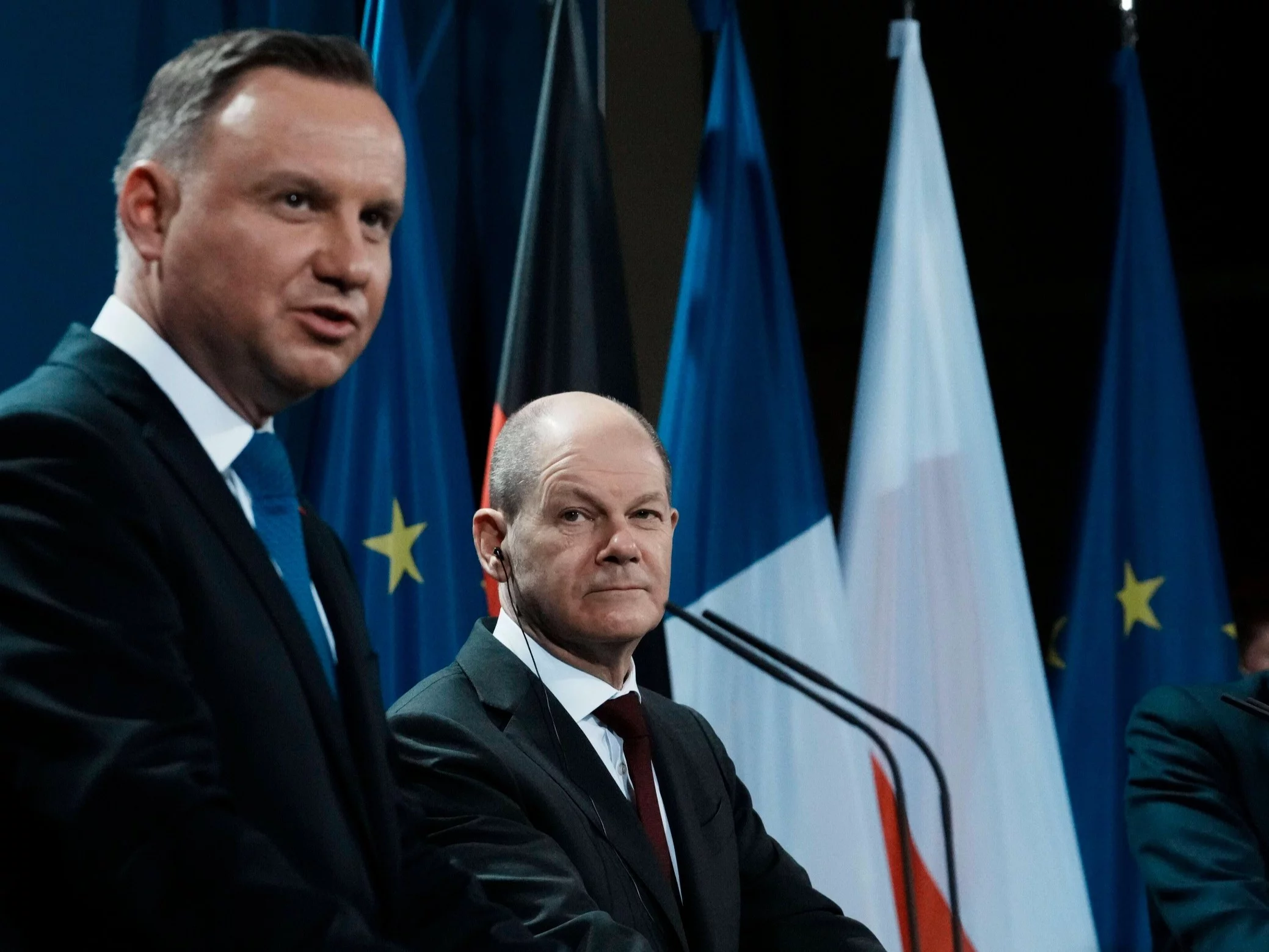 Od lewej: prezydent RP Andrzej Duda, kanclerz Niemiec Olaf Scholz i prezydent Francji Emmanuel Macron