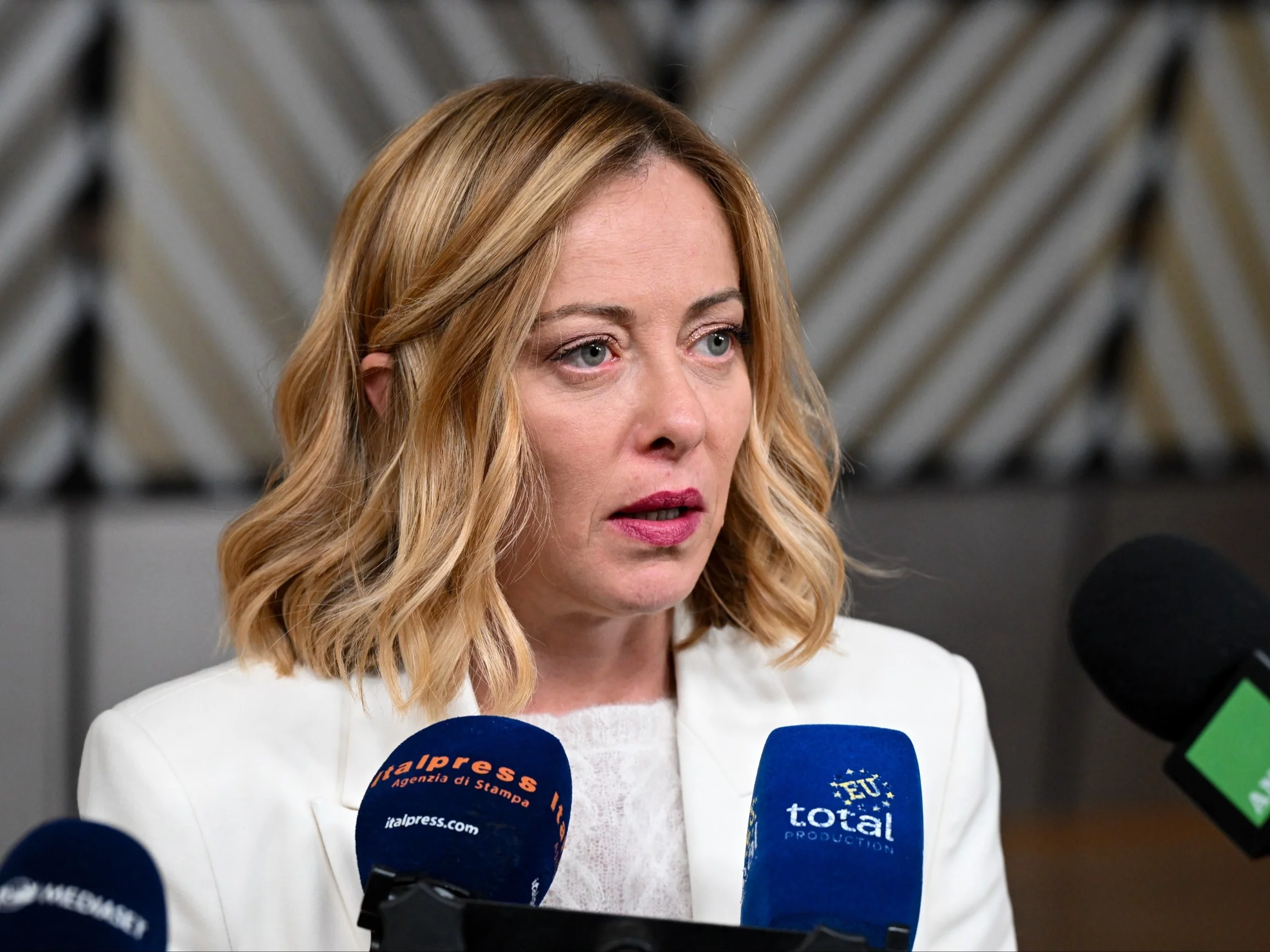 Meloni criticizes the flotilla sailing to Gaza. "It will bring quite a few trouble"