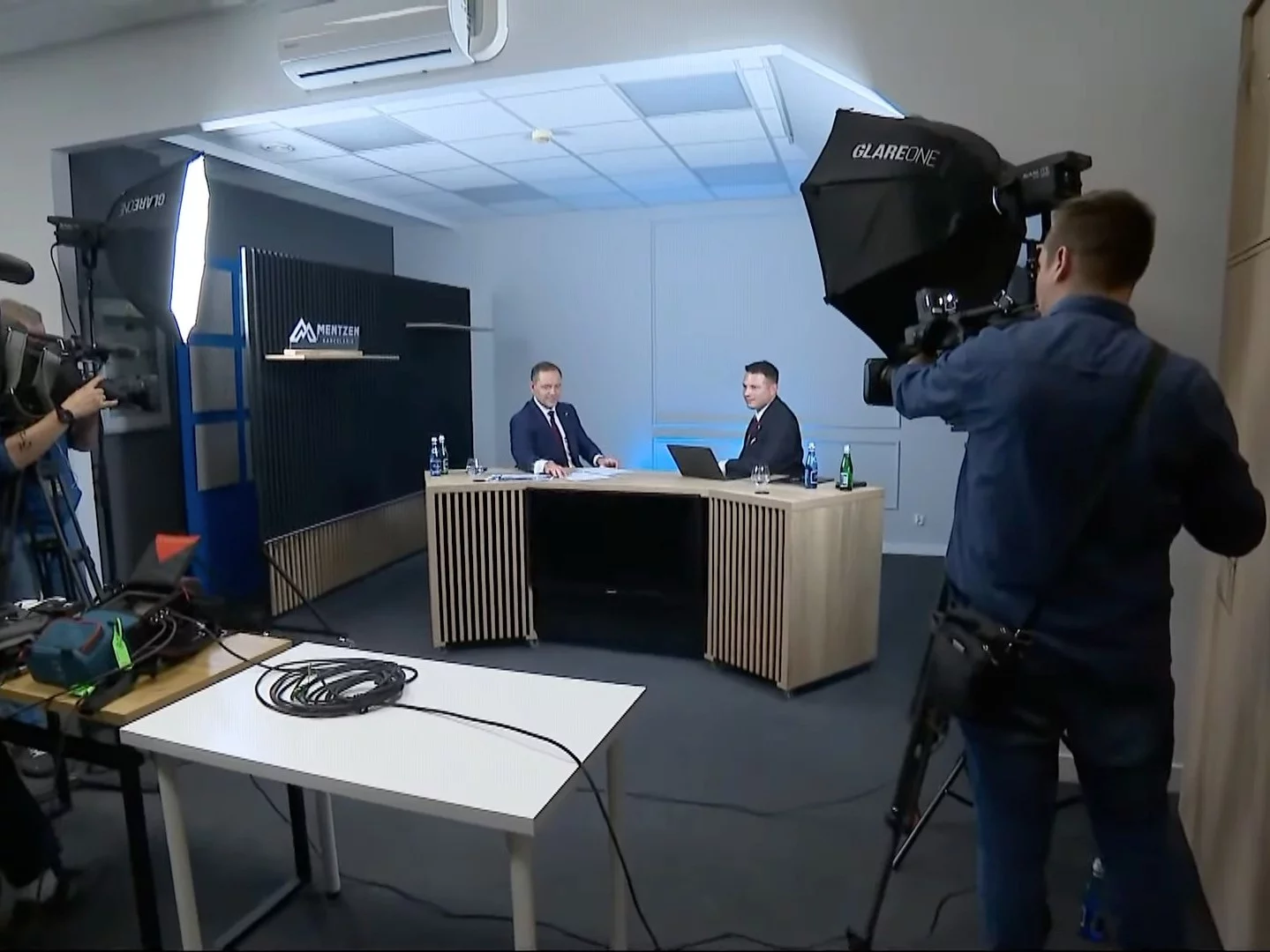 Mentzen zapytał o mieszkanie. Co odpowiedział Nawrocki?