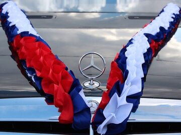 Mercedes ślubny w Rosji. Zdj. ilustracyjne