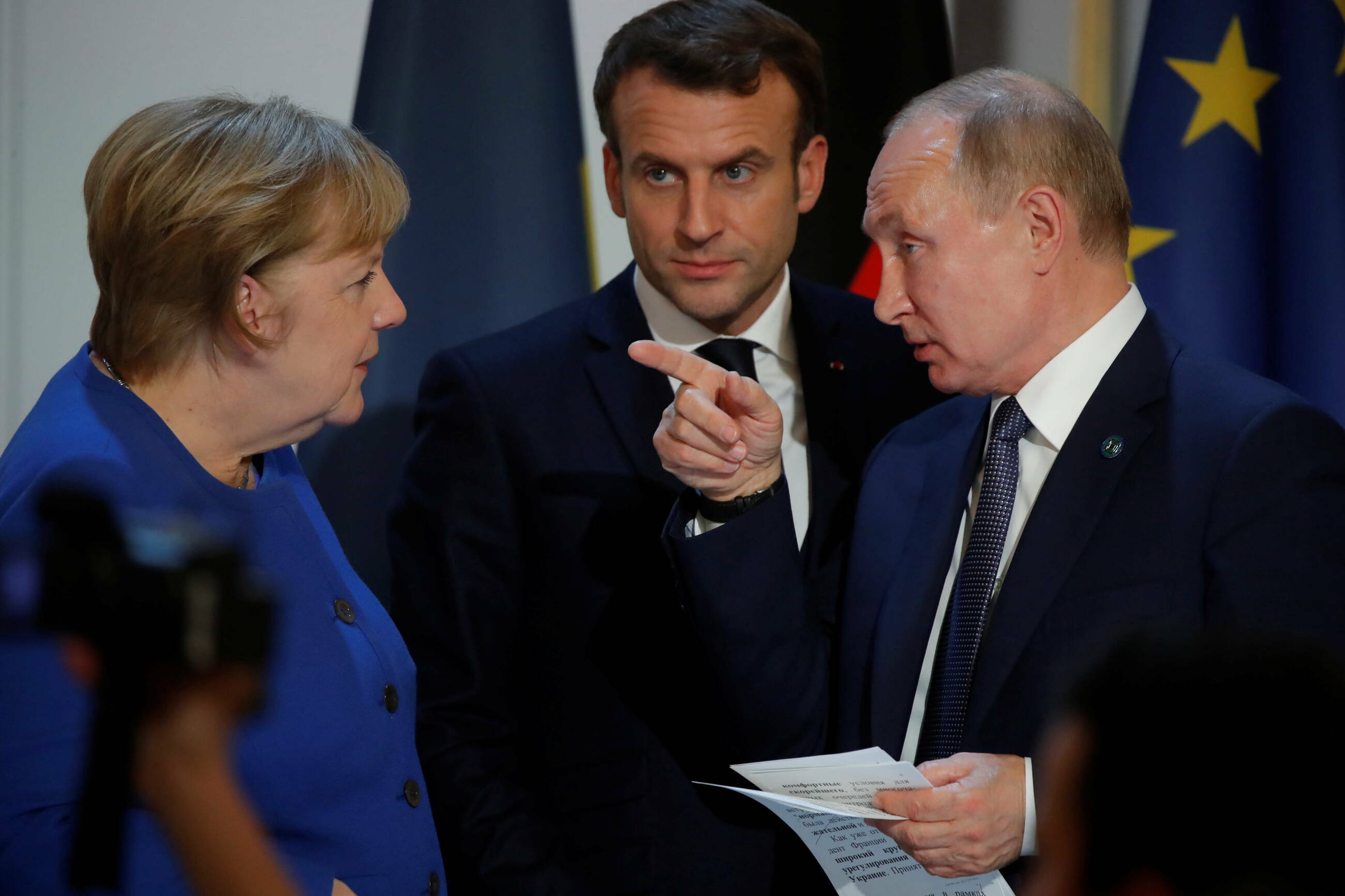 Angela Merkel, Emmanuel Macron i Władimir Putin podczas spotkania w Paryżu