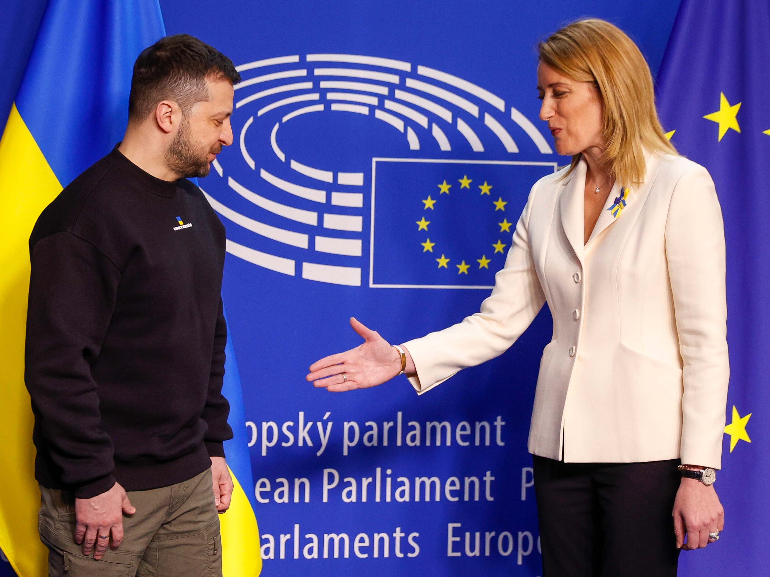 Prezydent Ukrainy Wołodymyr Zełenski i przewodnicząca Parlamentu Europejskiego Roberta Metsola