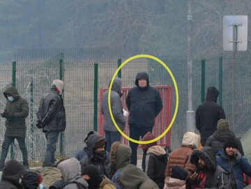 Mężczyzna po białoruskiej stronie granicy, który miał wydawać polecenia