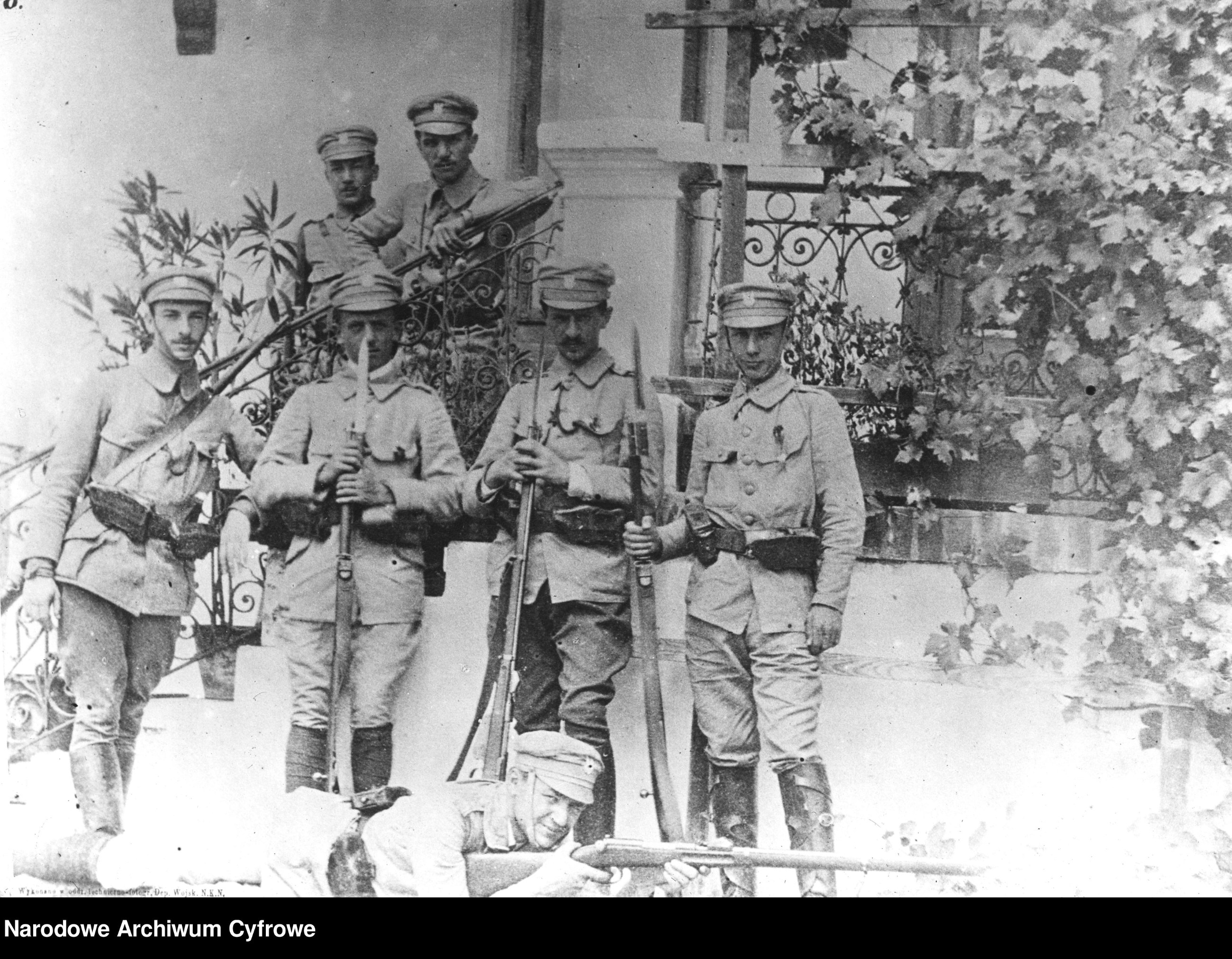 Patrol Beliny. Władysław Belina-Prażmowski (u góry z prawej). Antoni Jabłoński pierwszy z prawej niżej, 1914 rok