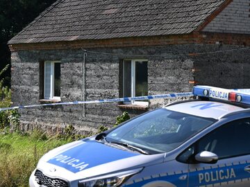Miejsce, w którym odkryto ciała trzech noworodków w piwnicy domu w Czernikach w gminie Stara Kiszewa na Kaszubach