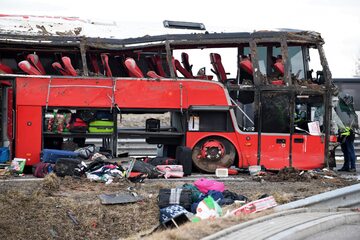 Miejsce wypadku ukraińskiego autokaru, do którego doszło w nocy z 5 na 6 bm. na autostradzie A4 w pobliżu MOP Kaszyce k. Jarosławia (Podkarpackie)