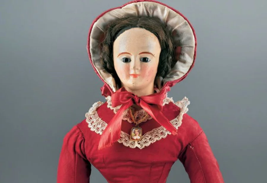 Lalka z ok. 1840 r. wyprodukowana w fabryce Andreasa Voita w Turyngii