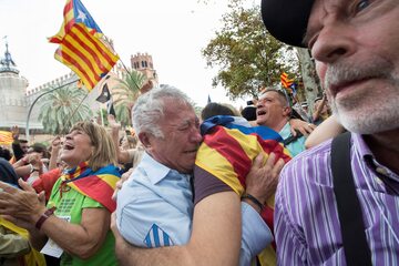 Mieszkańcy Barcelony po ogłoszeniu niepodległości Katalonii