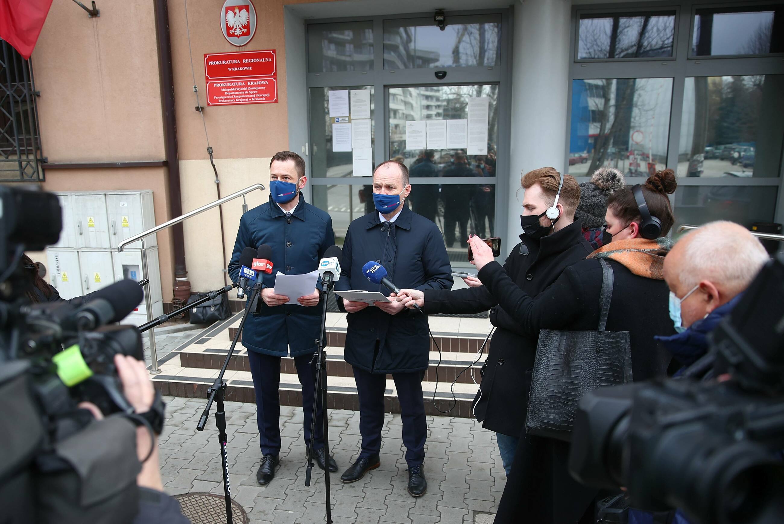 Posłowie KO Aleksander Miszalski (L) i Marek Sowa (P).