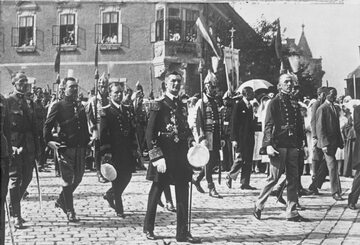 Miklós Horthy w czasie procesji z okazji Dnia św. Szczepana w Budapeszcie, sierpień 1931