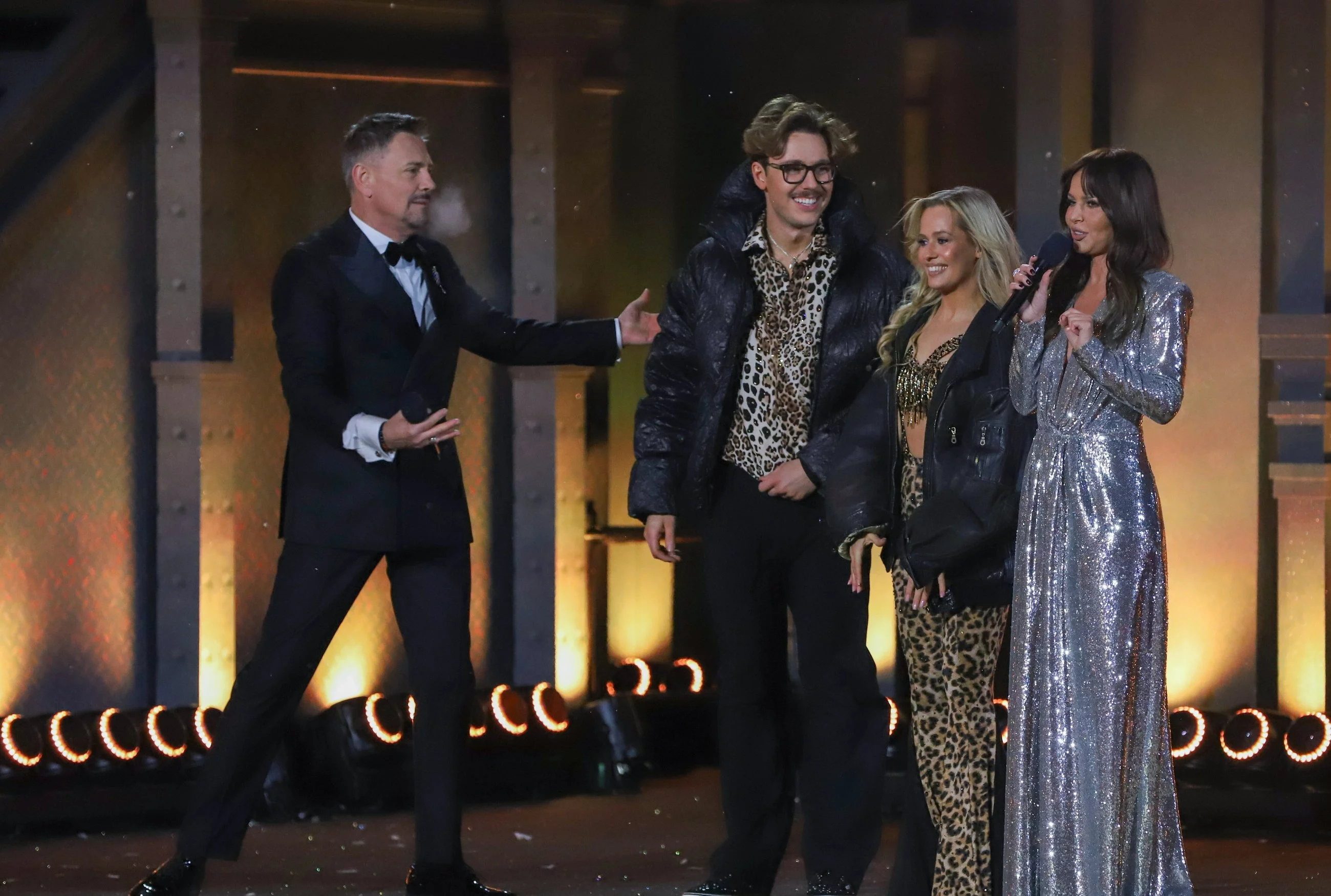Mikołaj Bagiński (2L), Krzysztof Ibisz (L), Paulina Sykut-Jeżyna (P), Magdalena Tarnowska (2P)