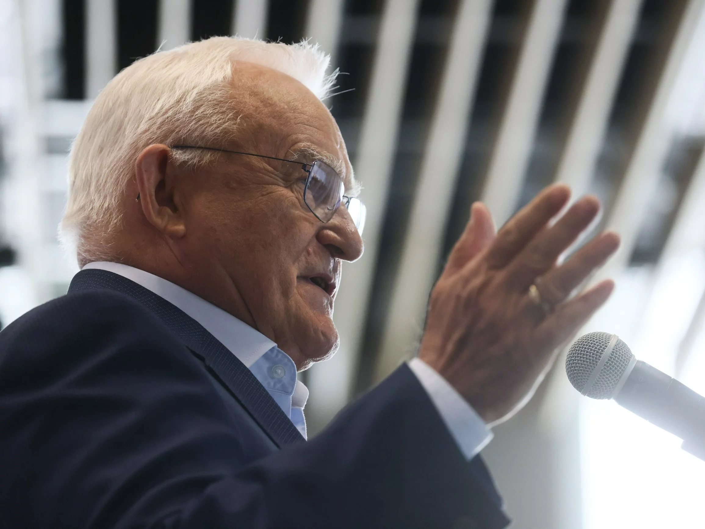 Były premier nie weźmie udziału w zaprzysiężeniu Nawrockiego. "Nie wiem, kto wygrał wybory"