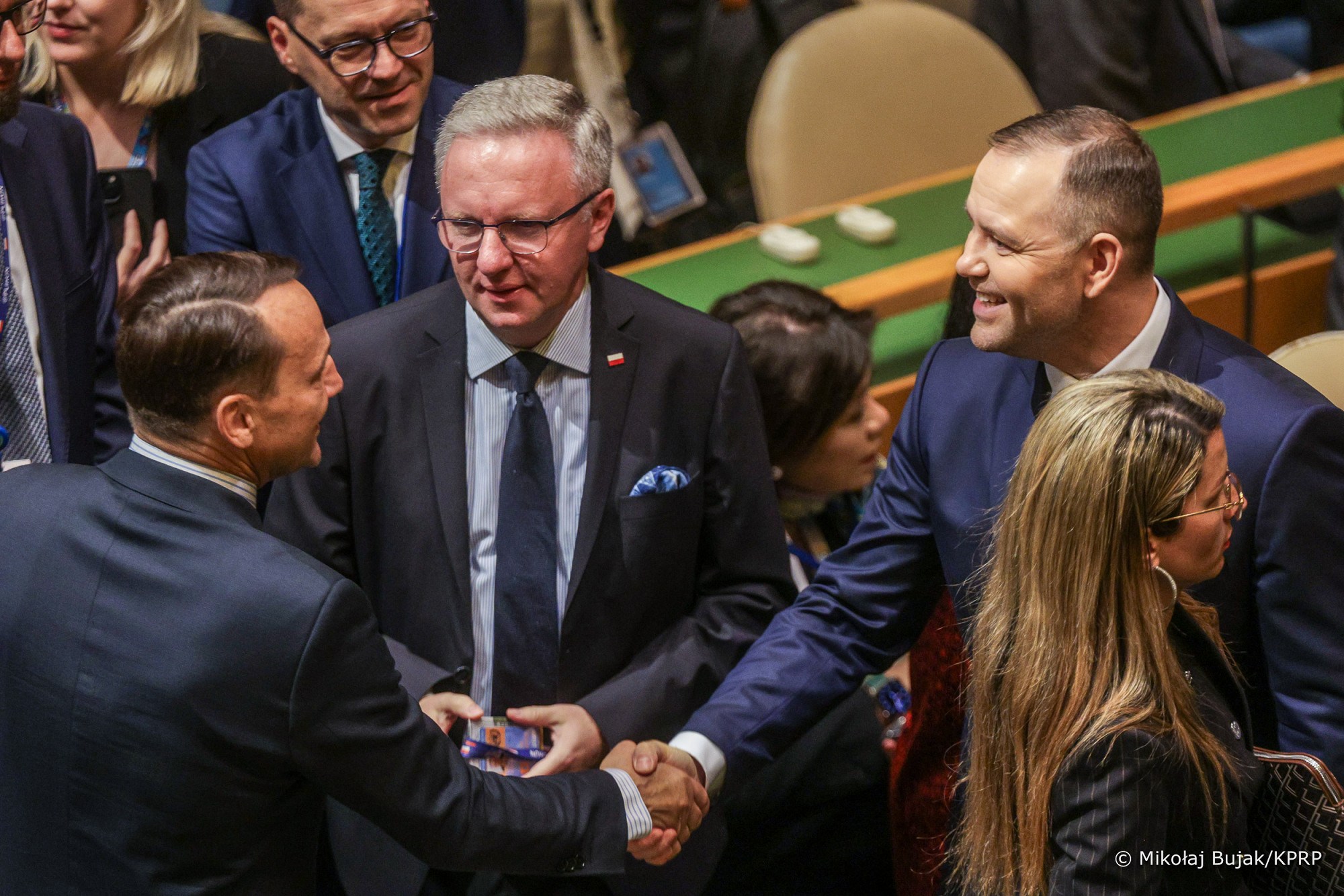 "Mimo różnic". Nawrocki pytany o relacje z Sikorskim