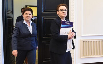 Minister Anna Zalewska i premier Beata Szydło