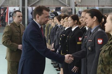 Minister Obrony Narodowej spotkał się z żołnierzami-kobietami
