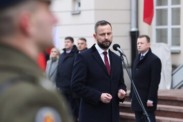 Minister obrony narodowej Władysław Kosiniak-Kamysz i były szef MON Mariusz Błaszczak