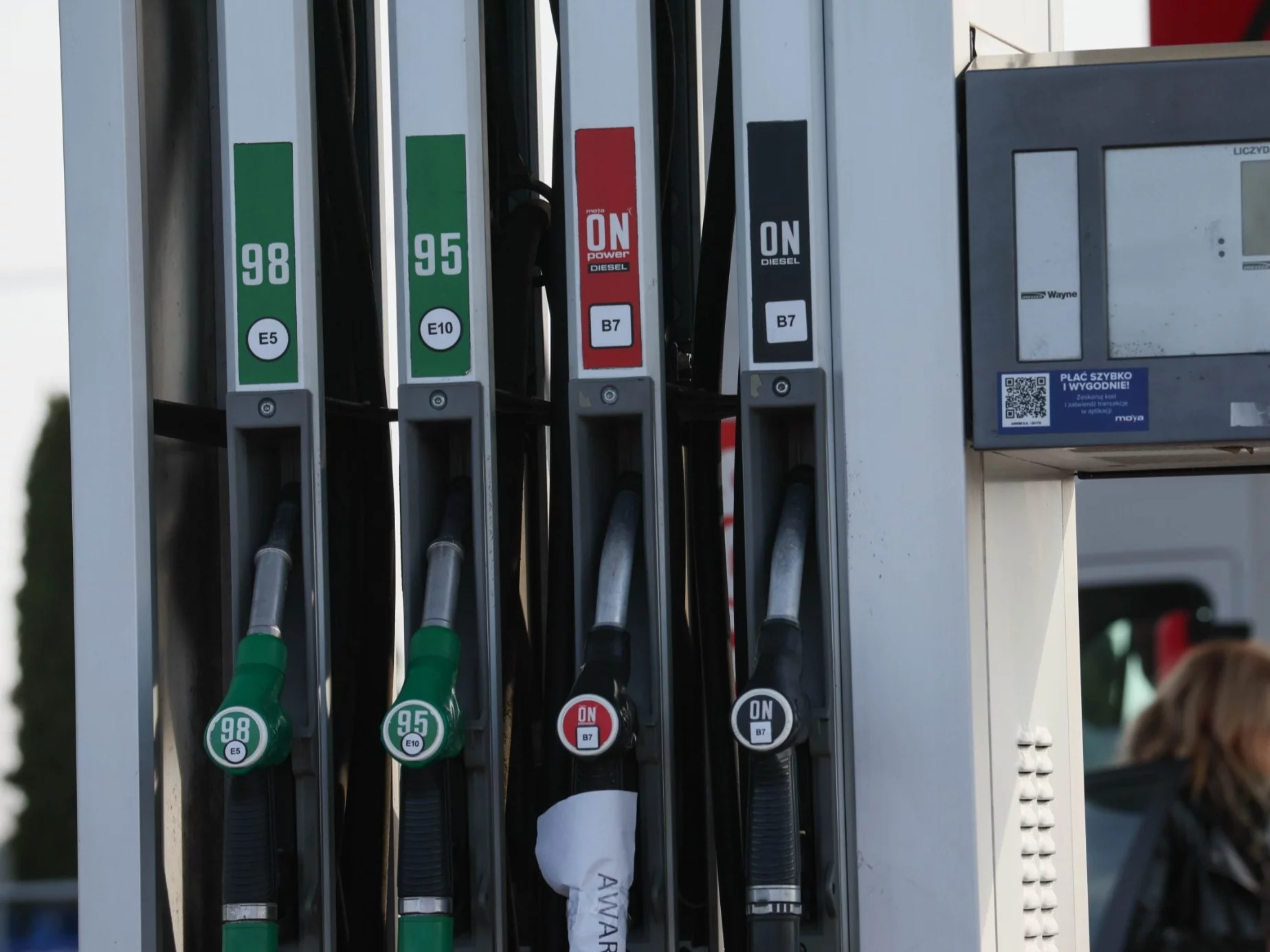 Dystrybutor na stacji benzynowej