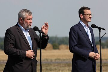 Minister rolnictwa Jan Krzysztof Ardanowski i premier Mateusz Morawiecki
