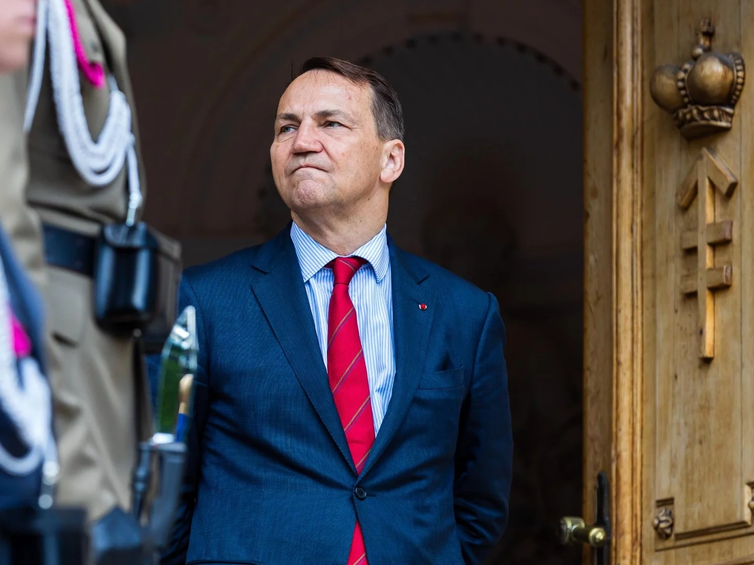Minister Sikorski licytuje