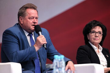 Minister spraw wewnętrznych i administracji Elżbieta Witek (P) i wiceminister Jarosław Zieliński