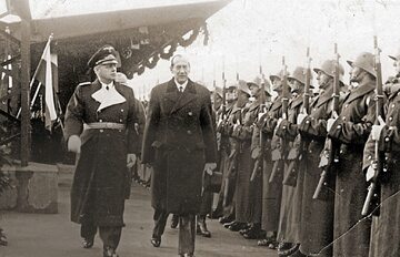 Minister spraw zagranicznych III Rzeszy Joachim von Ribbentrop i szef polskiej dyplomacji Józef Beck na dworcu w Warszawie, 25 stycznia 1939 r.