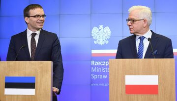 Minister spraw zagranicznych Jacek Czaputowicz oraz szef estońskiej dyplomacji Sven Mikser podczas konferencji prasowej po spotkaniu w Warszawie