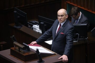 Minister spraw zagranicznych Zbigniew Rau wygłasza expose