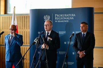 Minister sprawiedliwości, prokurator generalny Adam Bodnar (C) oraz I zastępca prokuratora generalnego, prokurator krajowy Dariusz Korneluk