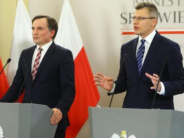 Minister sprawiedliwości, prokurator generalny Zbigniew Ziobro (L) oraz wiceminister sprawiedliwości Marcin Warchoł