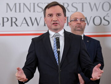Minister Sprawiedliwości Zbigniew Ziobro (L), z prawej Łukasz Piebiak.