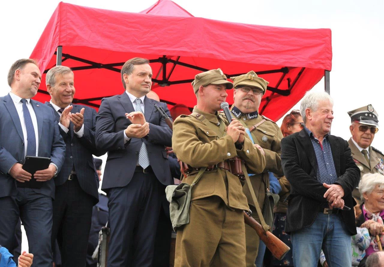Minister Ziobro oglądał rekonstrukcje bitwy, w której walczył jego dziadek
