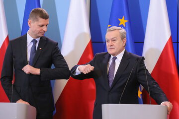 Ministrowie Dariusz Piontkowski i Piotr Gliński na konferencji prasowej rządu