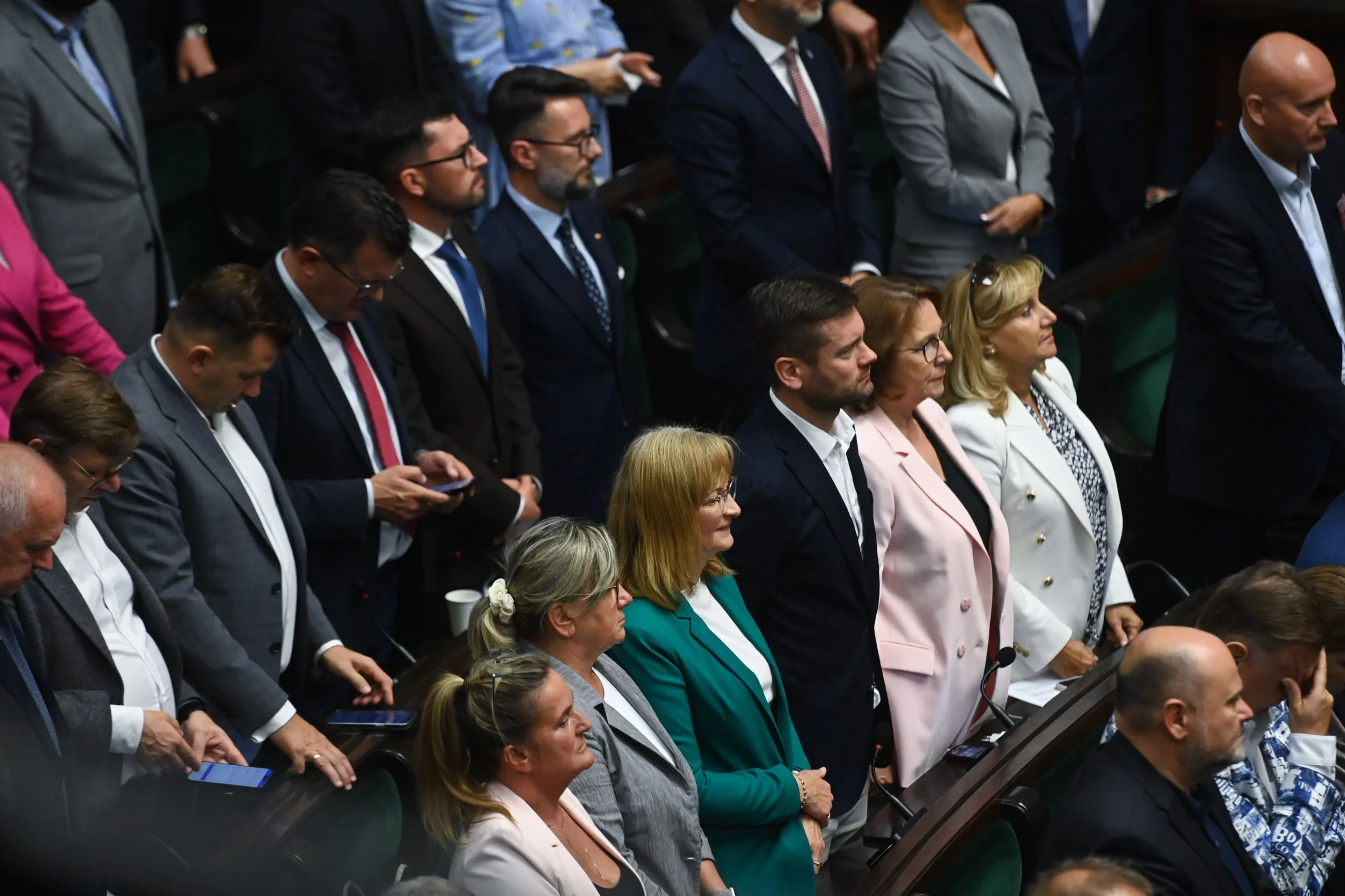 Минута молчания в Сейме. Не все депутаты встали