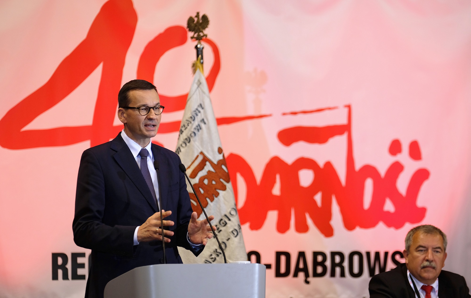 Premier Mateusz Morawiecki (L) przemawia podczas nadzwyczajnej sesji Walnego Zebrania Delegatów Regionu Śląsko-Dąbrowskiego NSZZ "Solidarność".