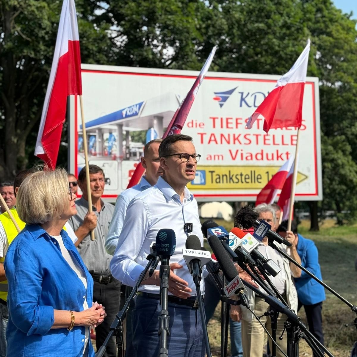 "Resign! Hands off the citizens." Morawiecki named 3  names