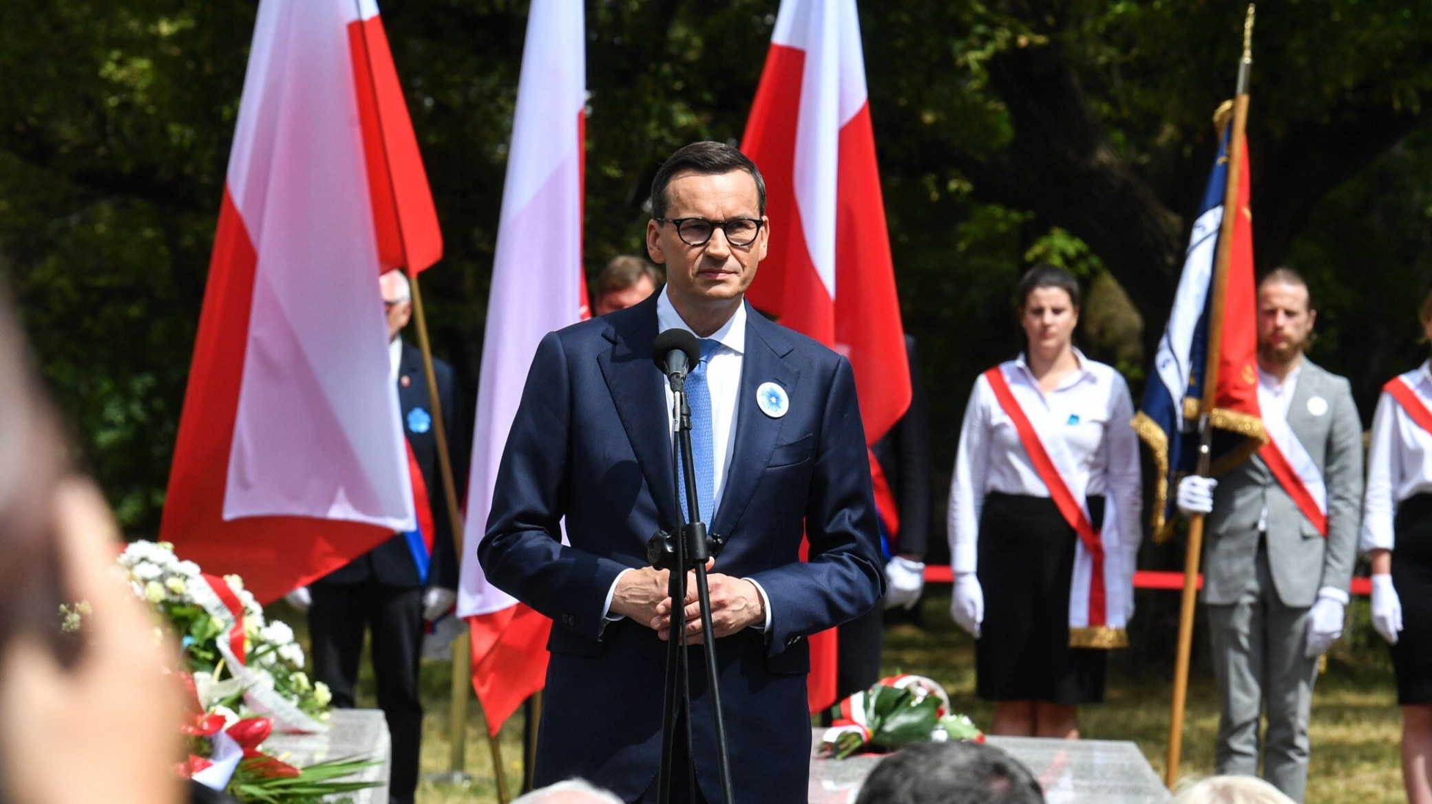 Premier Mateusz Morawiecki podczas uroczystości przed stołecznym Pomnikiem Ofiar Ludobójstwa na Wołyniu