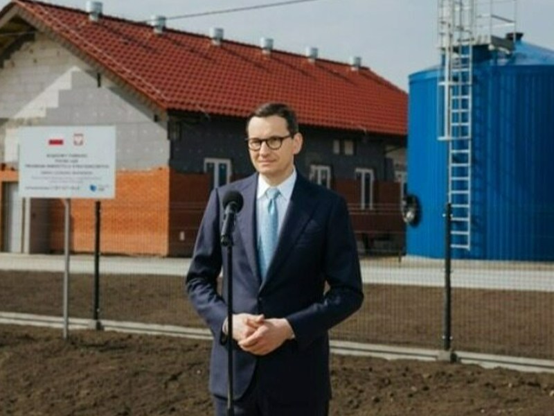 Premier Mateusz Morawiecki odwiedził teren budowy stacji uzdatniania wody w Blankach