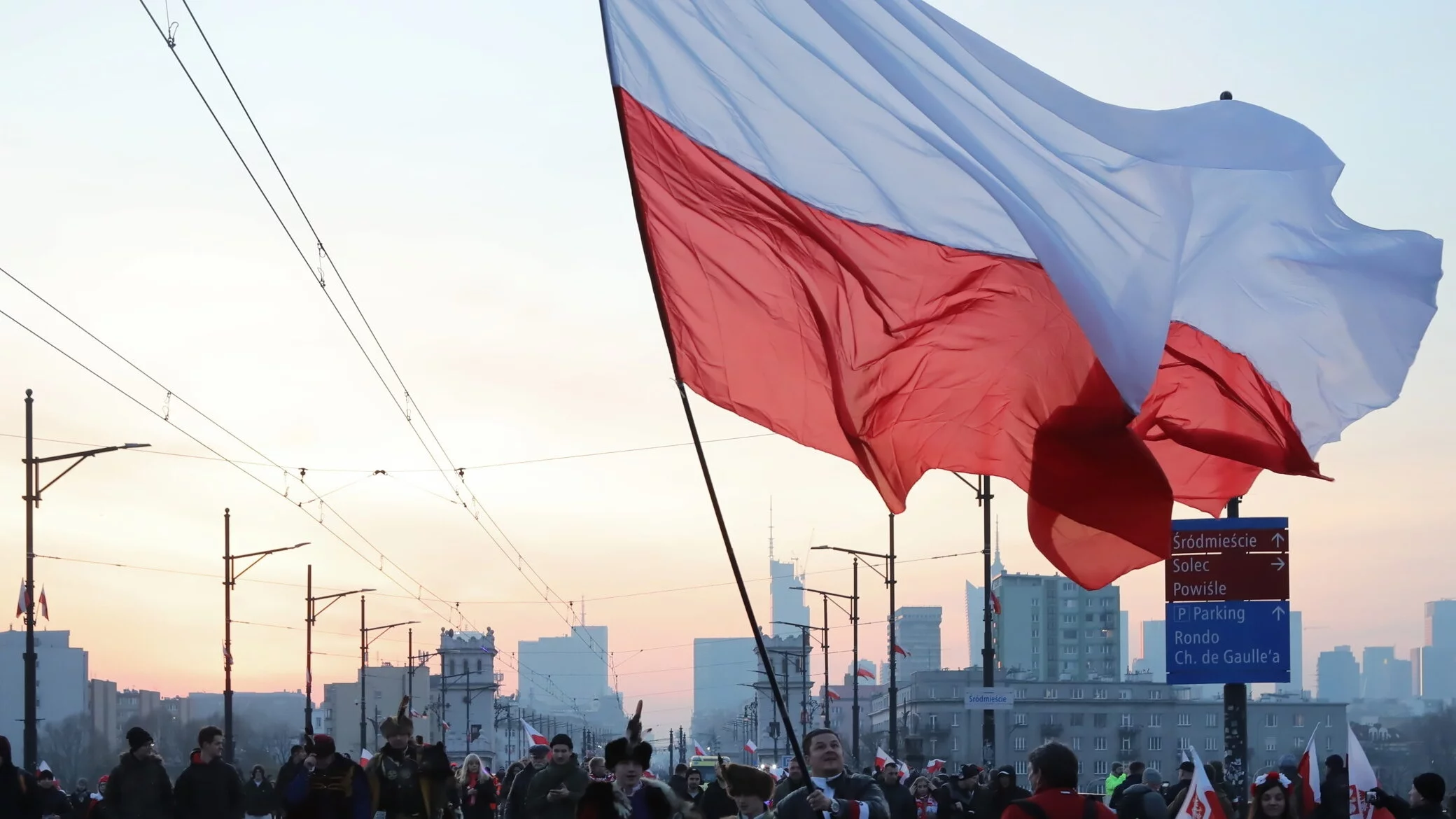 Były premier pójdzie w Marszu Niepodległości. "Musimy być razem"