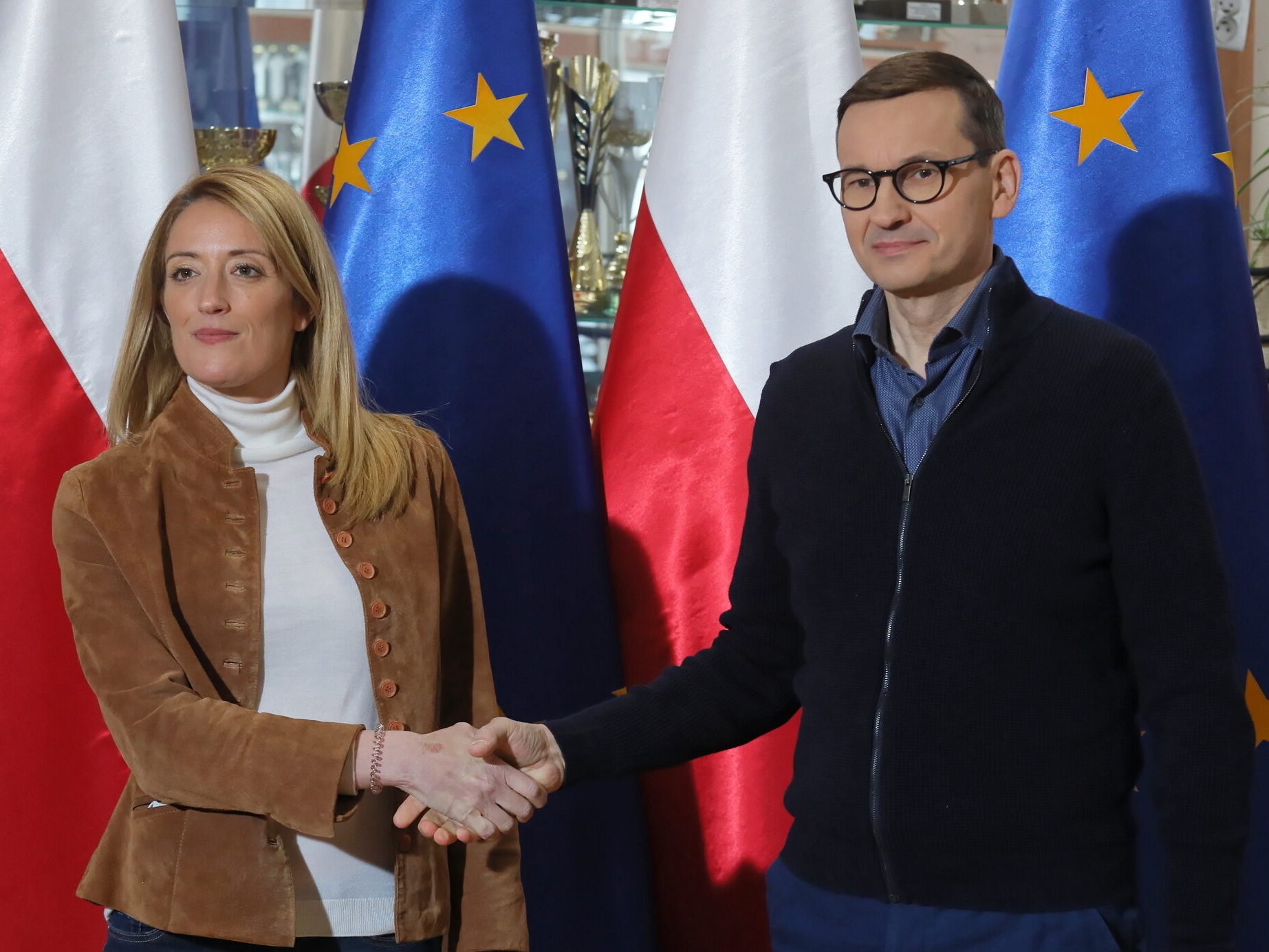 Premier Mateusz Morawiecki i przewodnicząca Parlamentu Europejskiego Roberta Metsola