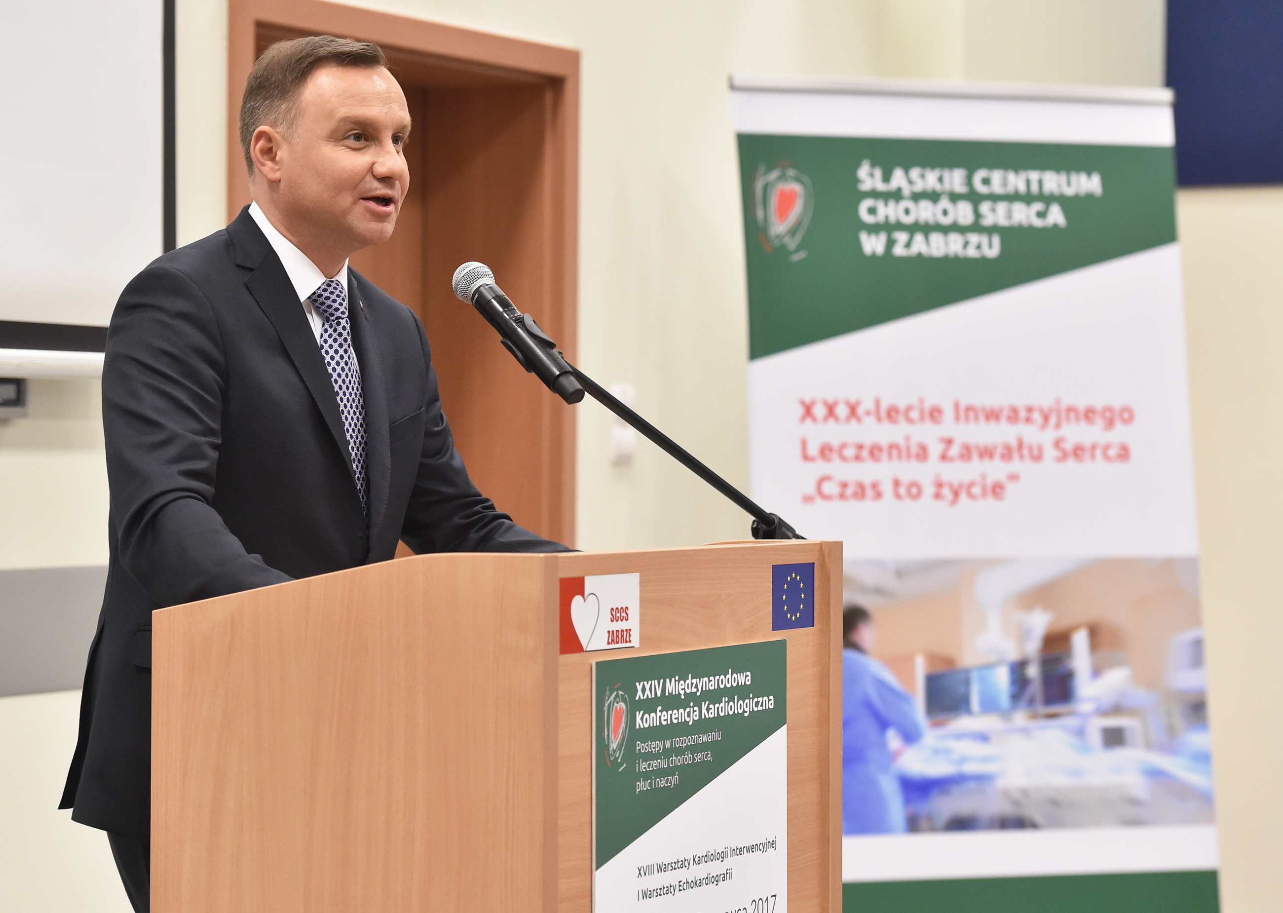 Prezydent Andrzej Duda podczas uroczystości z okazji Jubileuszu XXX-lecia Inwazyjnego Leczenia Zawału Serca w Śląskim Centrum Chorób Serca w Zabrzu