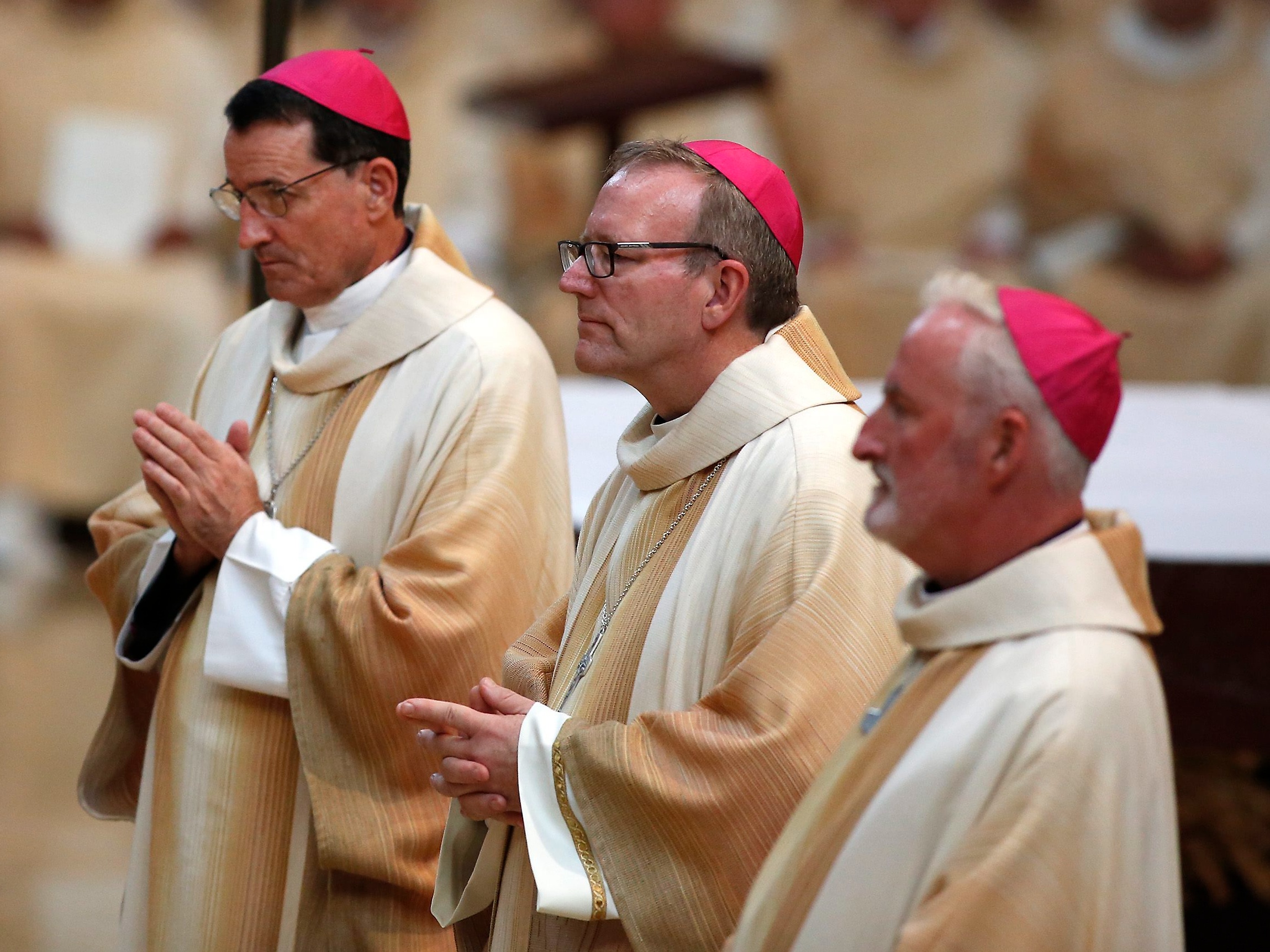 Wrzesień 2015 r., Los Angeles. Nowo wyświęceni biskupi pomocniczy -- David O'Connell (po prawej), Robert Barron (pośrodku) i Joseph Brennan (po lewej).