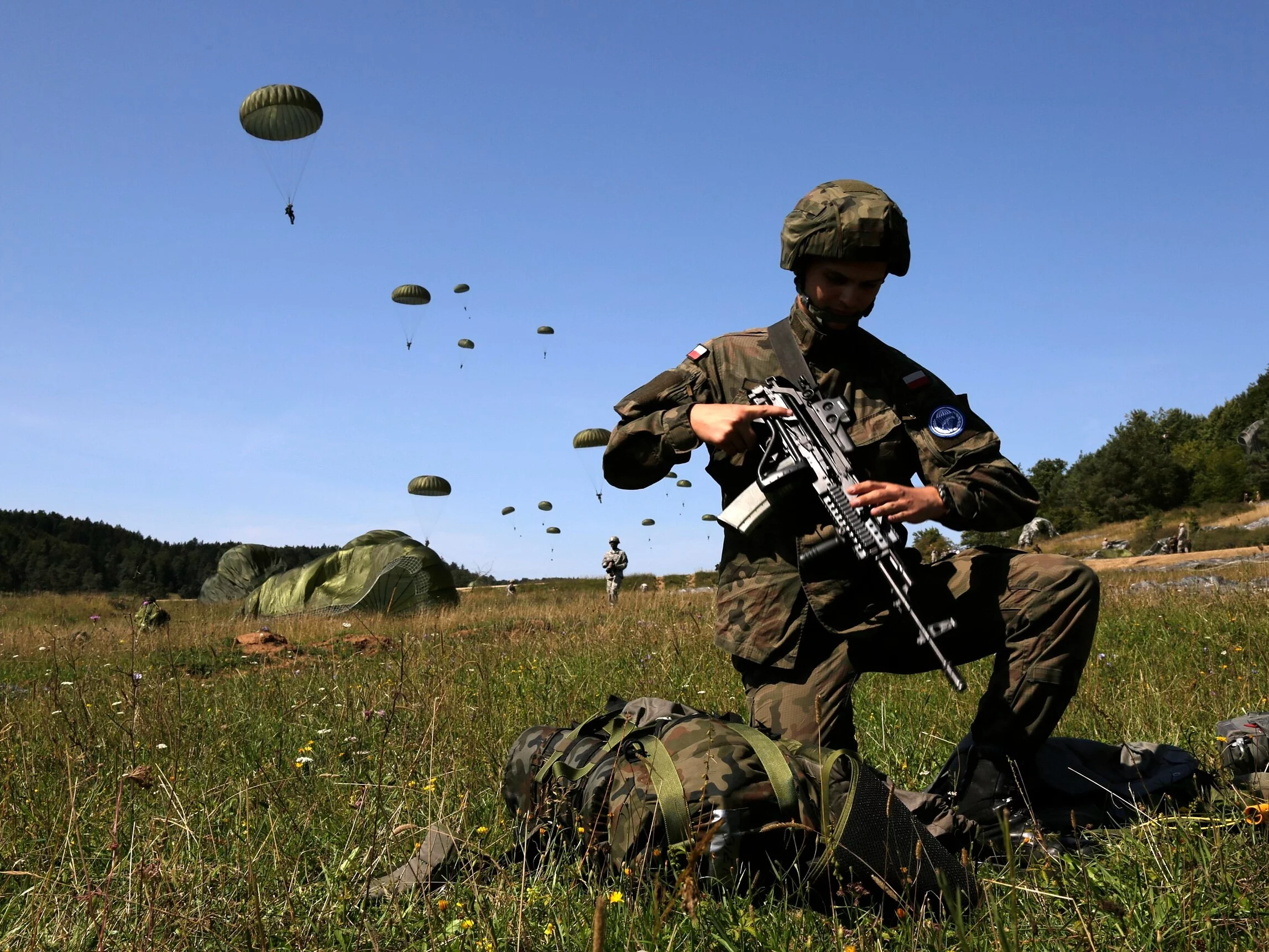 Żołnierz 6. Brygady Powietrznodesantowej podczas ćwiczeń NATO