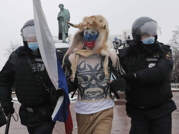 Moskwa. Zatrzymania w trakcie manifestacji poparcia dla Aleksieja Nawalnego